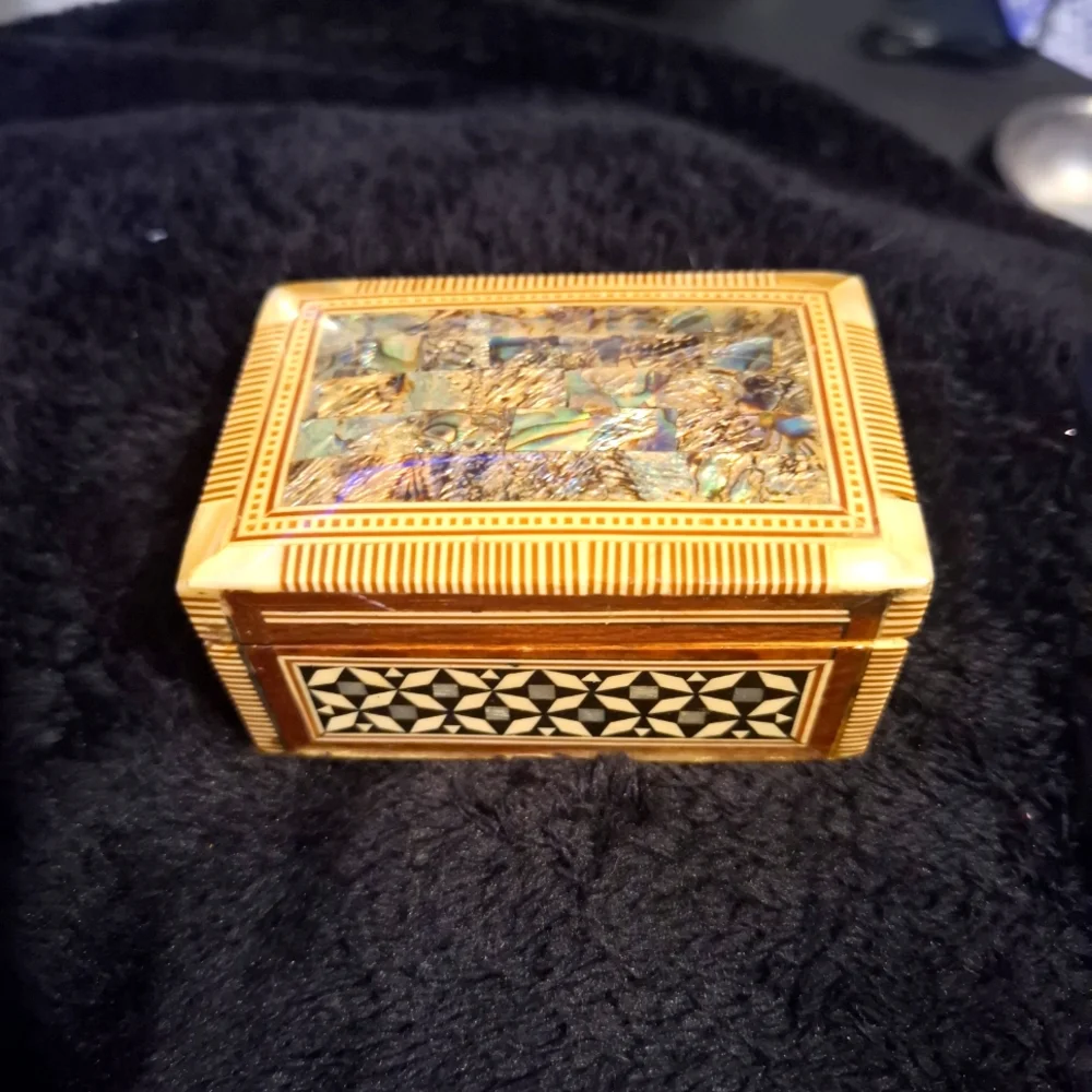 🕉Vintage Mother Of Pearl Abalone Trinket Jewelry Box Mosaic Wood Inlay Egypt